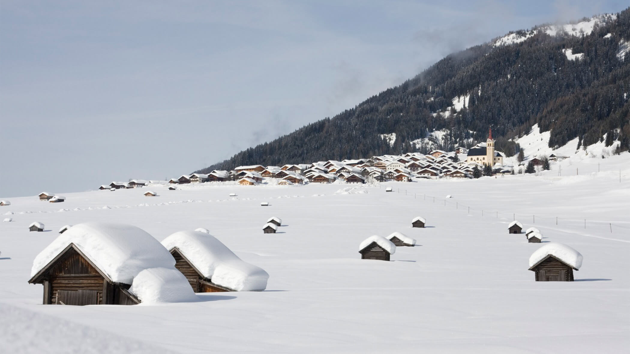 Gemeinde Sillian im Winter mit verschneiten Dächern - sil132 apartments